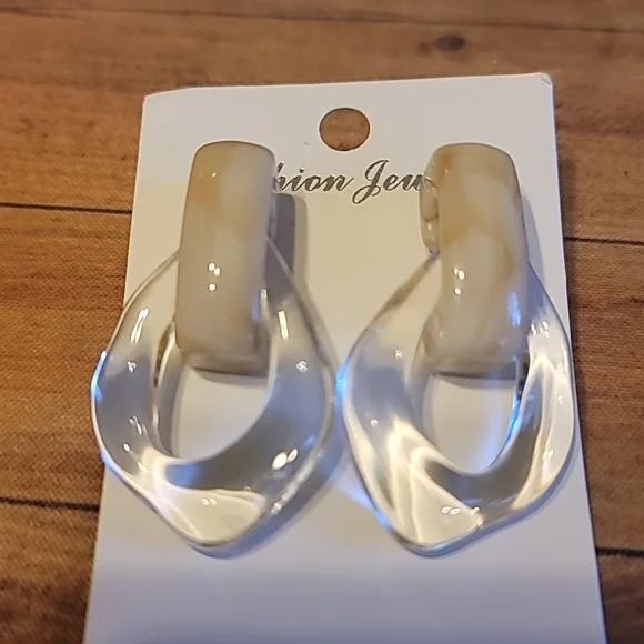 Hollow Drop Clear Earrings - Picture 8 of 9